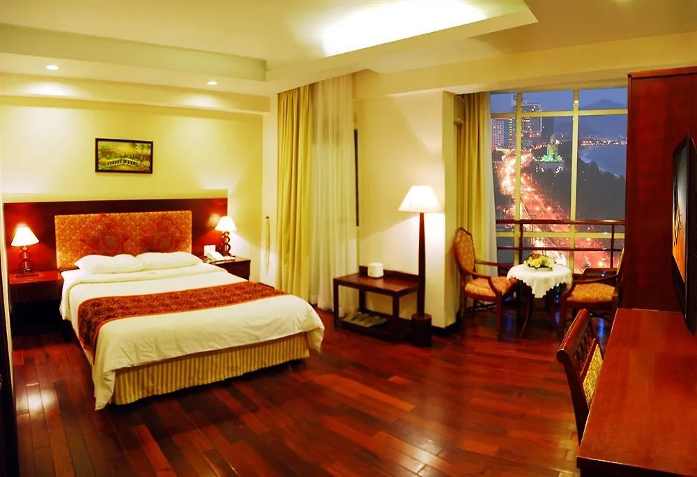 Phu Quy Hotel Να Τρανγκ 3*,