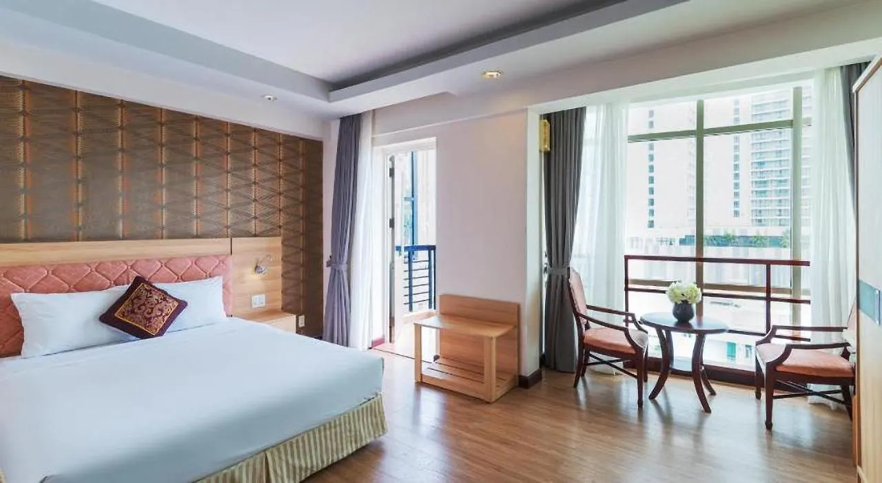 Phu Quy Hotel Nha Trang 3*,